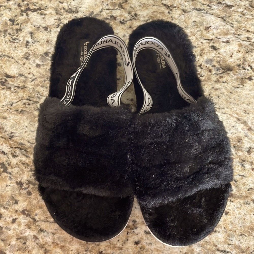 Koolaburra by Ugg Size 5 Girls black sling backs